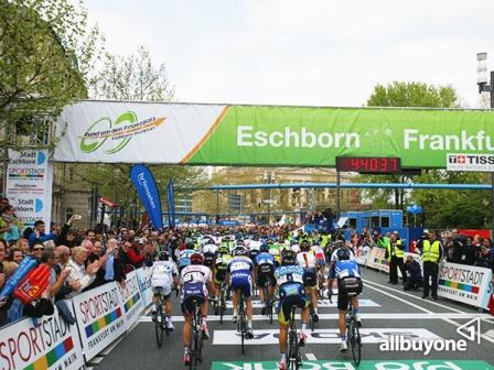 Zur News: Historisches Radrennen in Frankfurt mit allbuyone