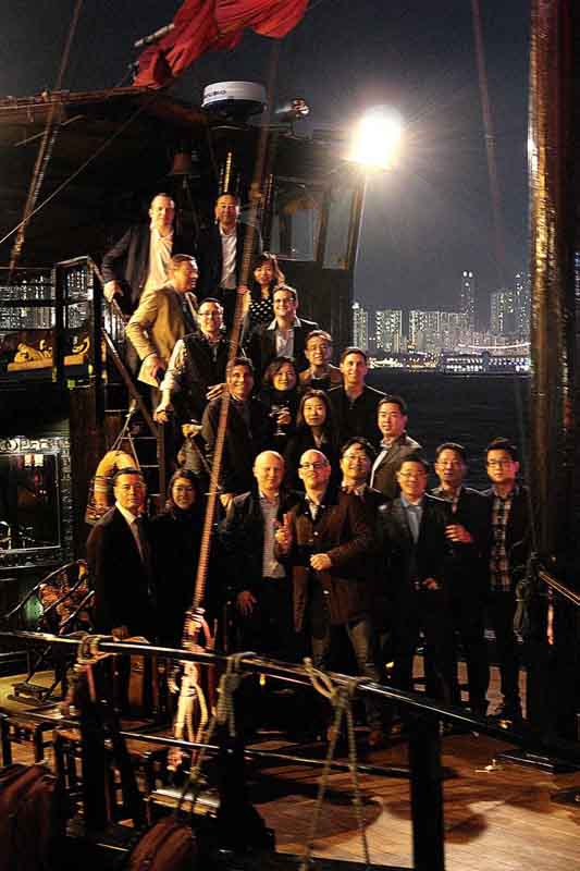 Zur News: Auf Dinner Cruise mit ArtLab Studios in Hong Kong