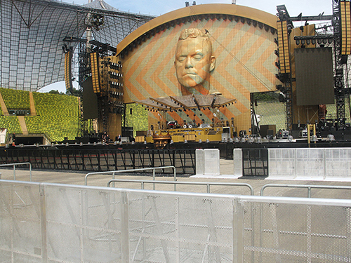 Zur News: Take the Crown Tour 2013 - eps mit Robbie Williams