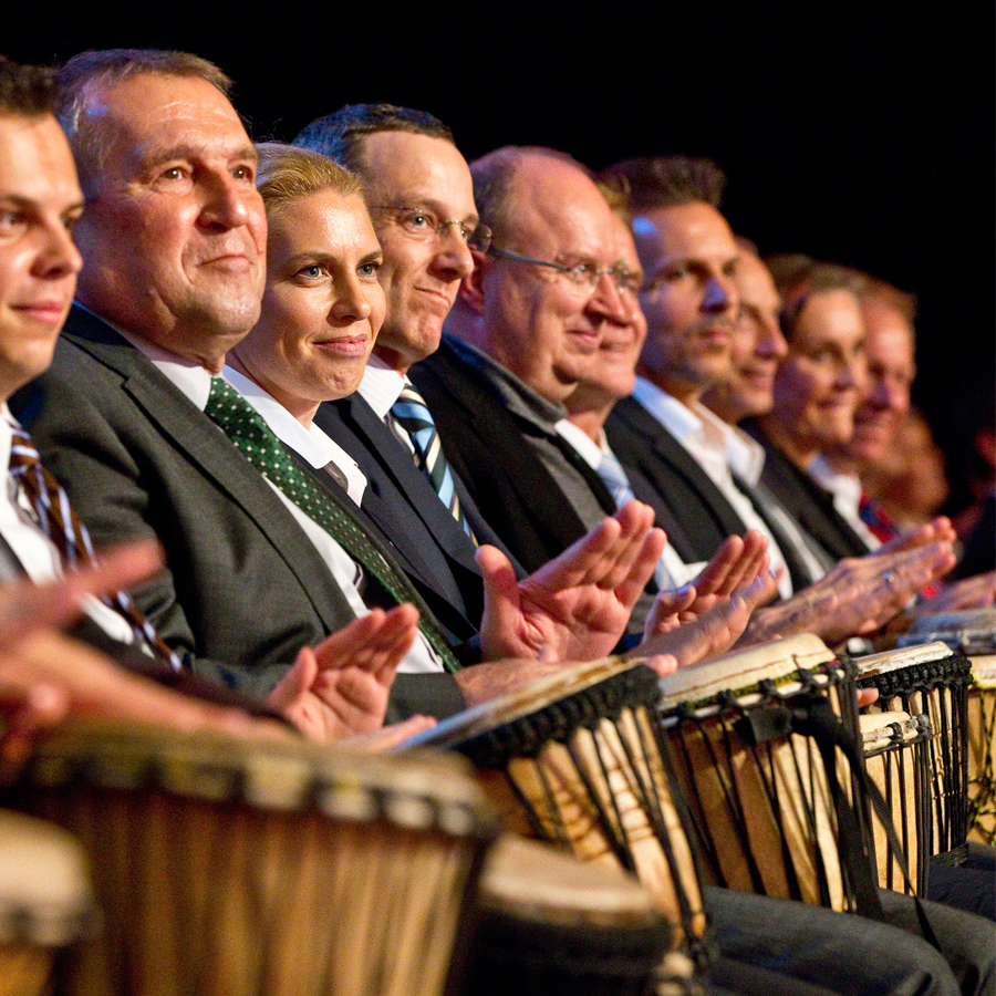 Zur News: Drum Cafe Live mit Hirschhausen