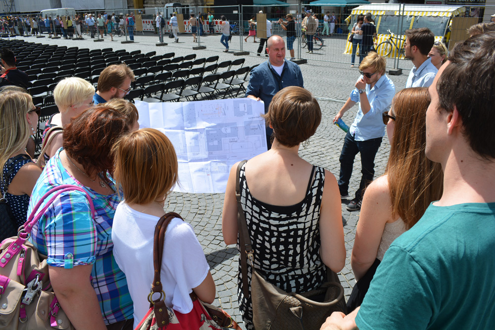 Zur News: Mit Azubis am Odeonsplatz