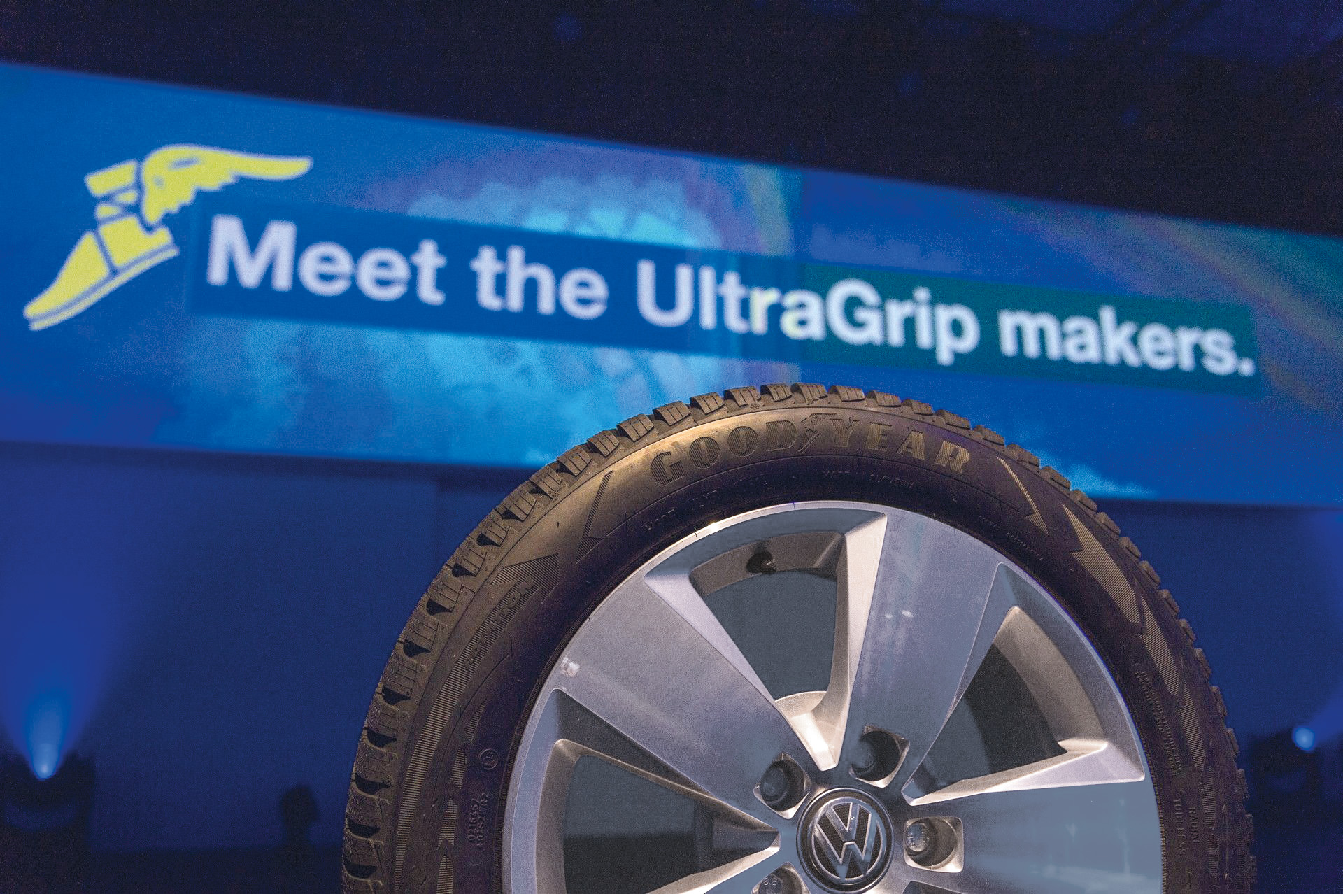 Zur News: VOK DAMS inszeniert Goodyear UG 9 Launch