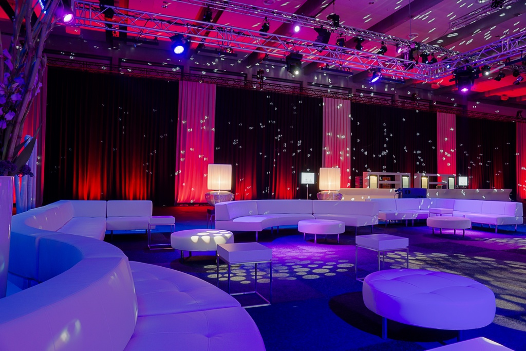 Zur News: Party Rent Group mit „Endless Seating"
