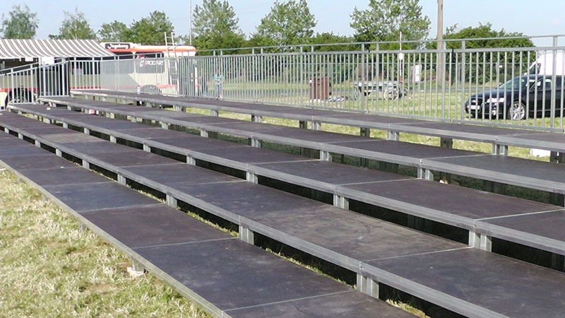 Zur News: Sommerbiathlon in Waldenrath mit mobiler Tribüne
