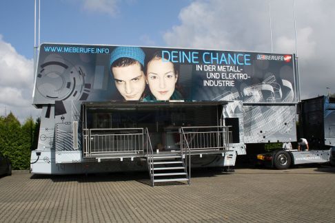 Zur News: GAHRENS + BATTERMANN stattet M+E-InfoTrucks aus
