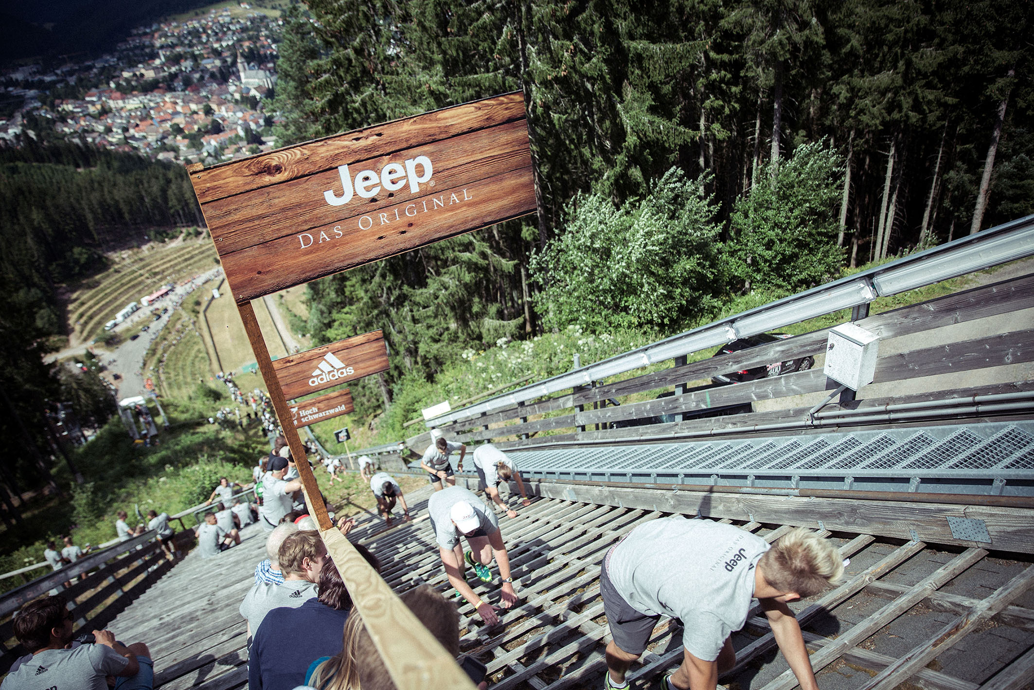 Zur News: VOK DAMS unterstützt Kooperation Jeep® und Red Bul