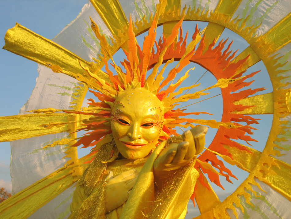 Zur News: Phantasievolle Wesen als faszinierender Walk-Act