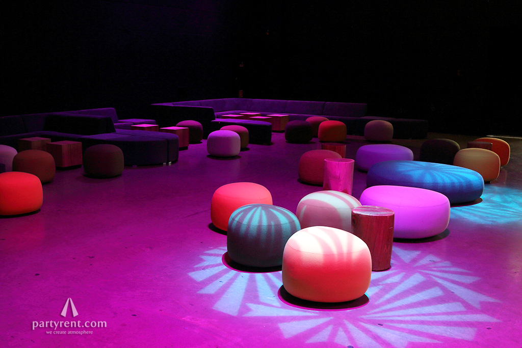 Zur News: Bunte Kiesel für die Lounge