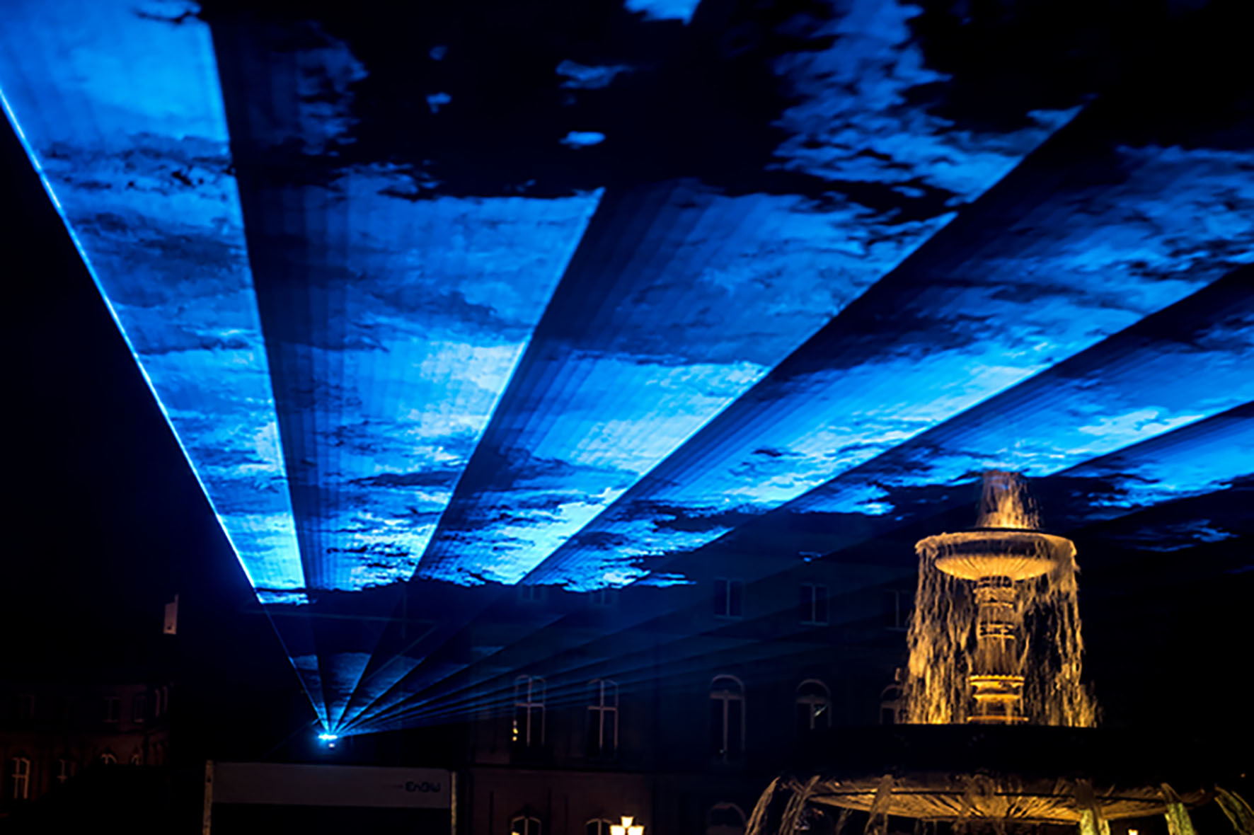 Zur News: Stuttgarter Schlossplatz unter Wasser?