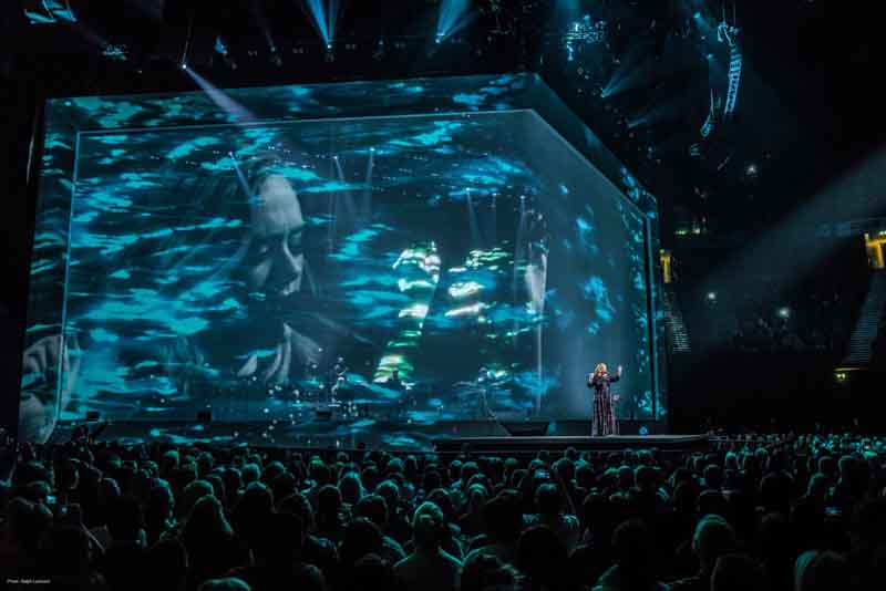 Zur News: ROBE BMFL sagt bei Adele „Hello“