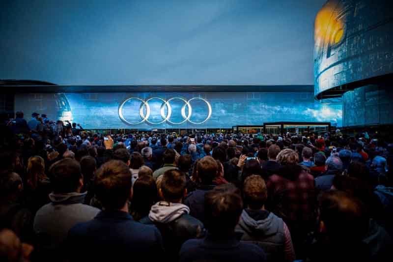 Zur News: MEDIA IN RES inszeniert „Audi Late Light Show“