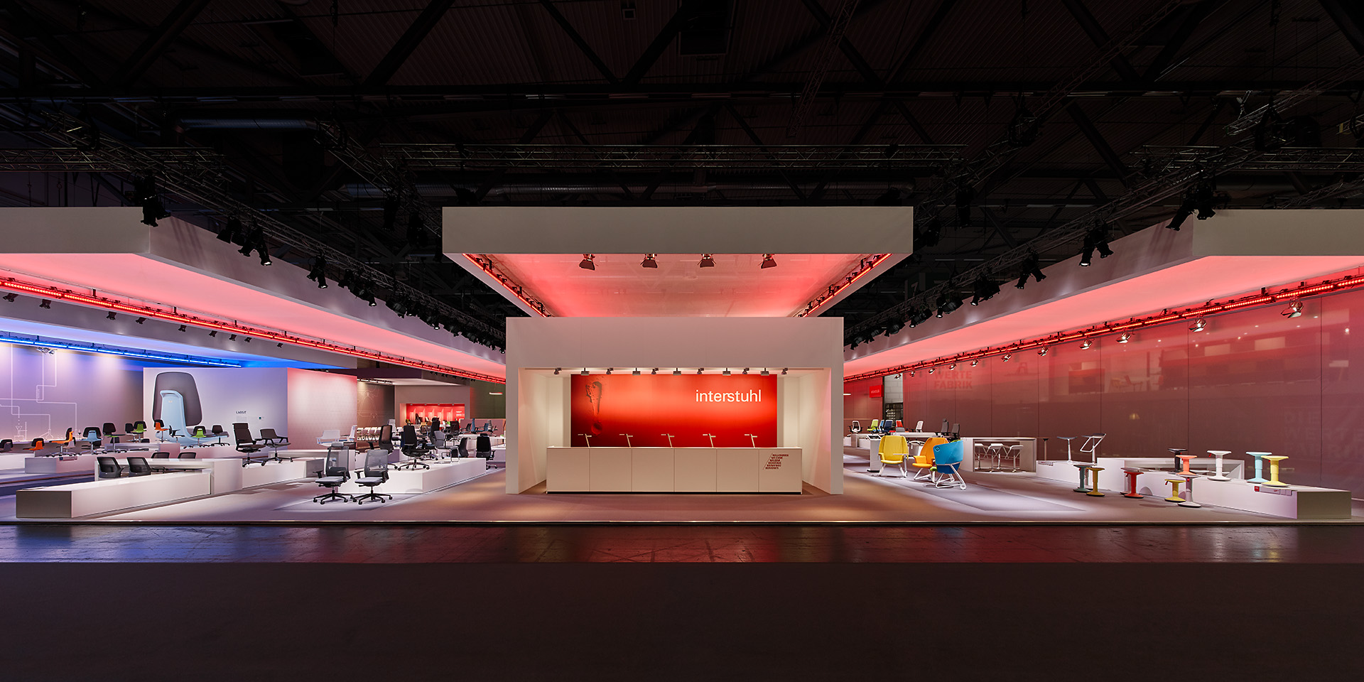 Zur News: mac realisiert Catwalk-Messestand für Interstuhl