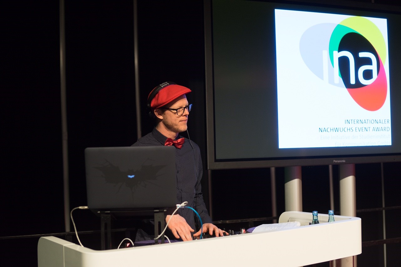 Zur News: BEA-Award: DJ JOCAR von music4friends begeistert
