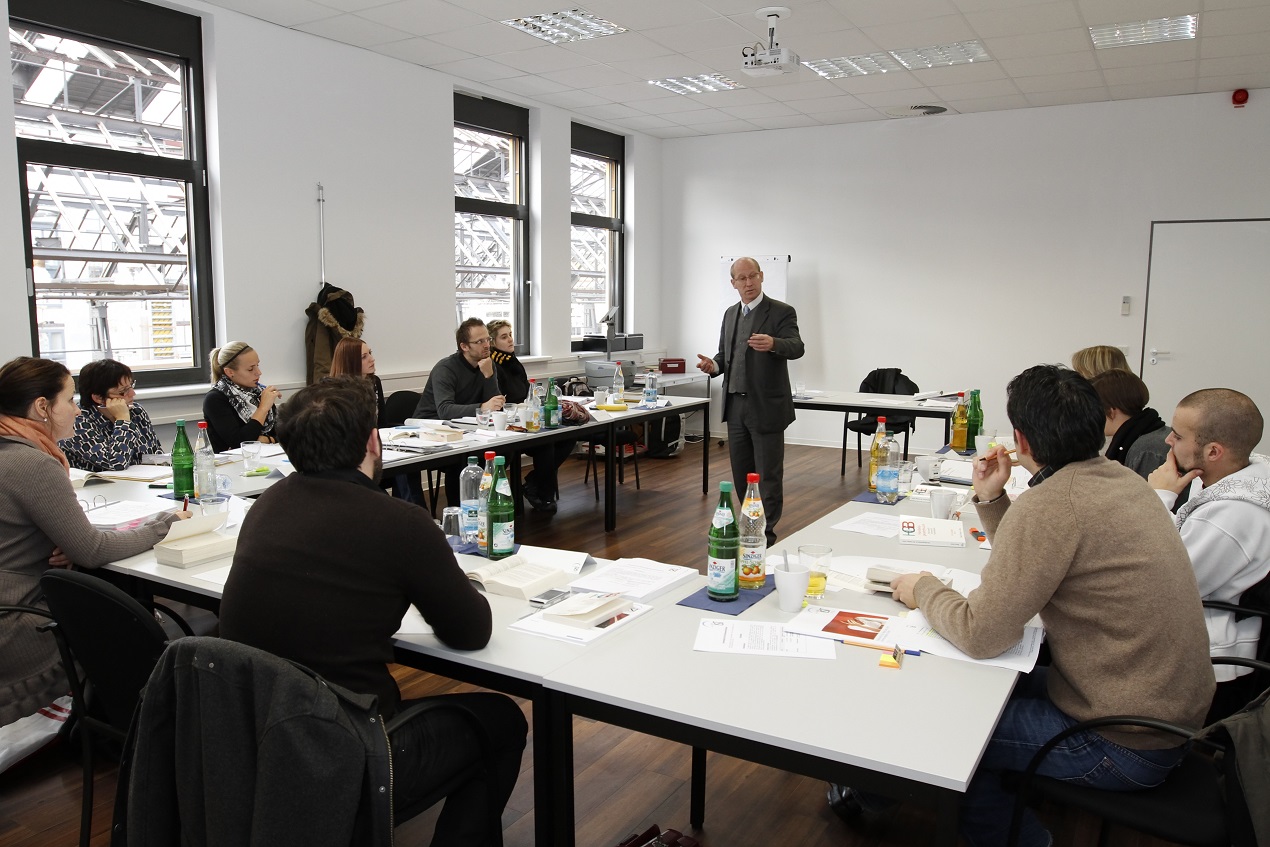 Zur News: Weiterbildung neben dem Job gut organisieren