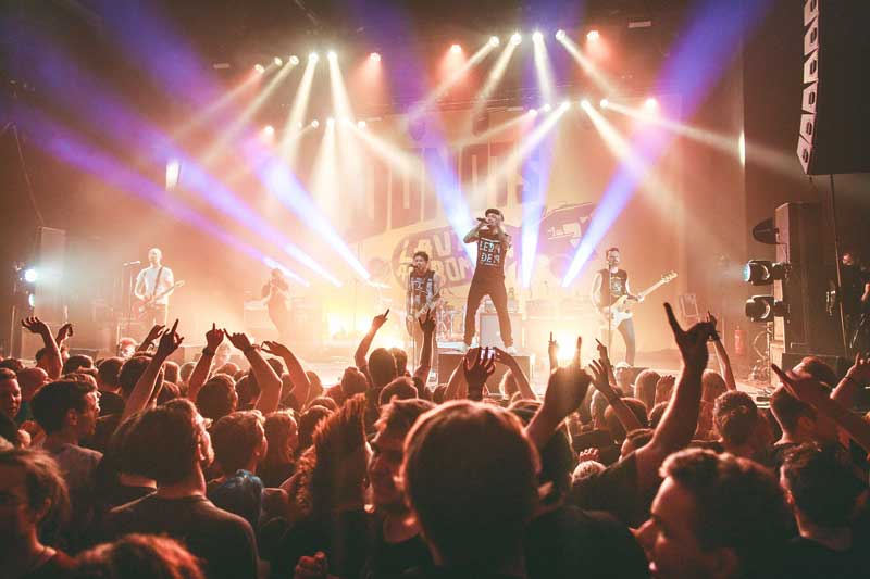 Zur News: Donots touren mit ELATION und HOG 4