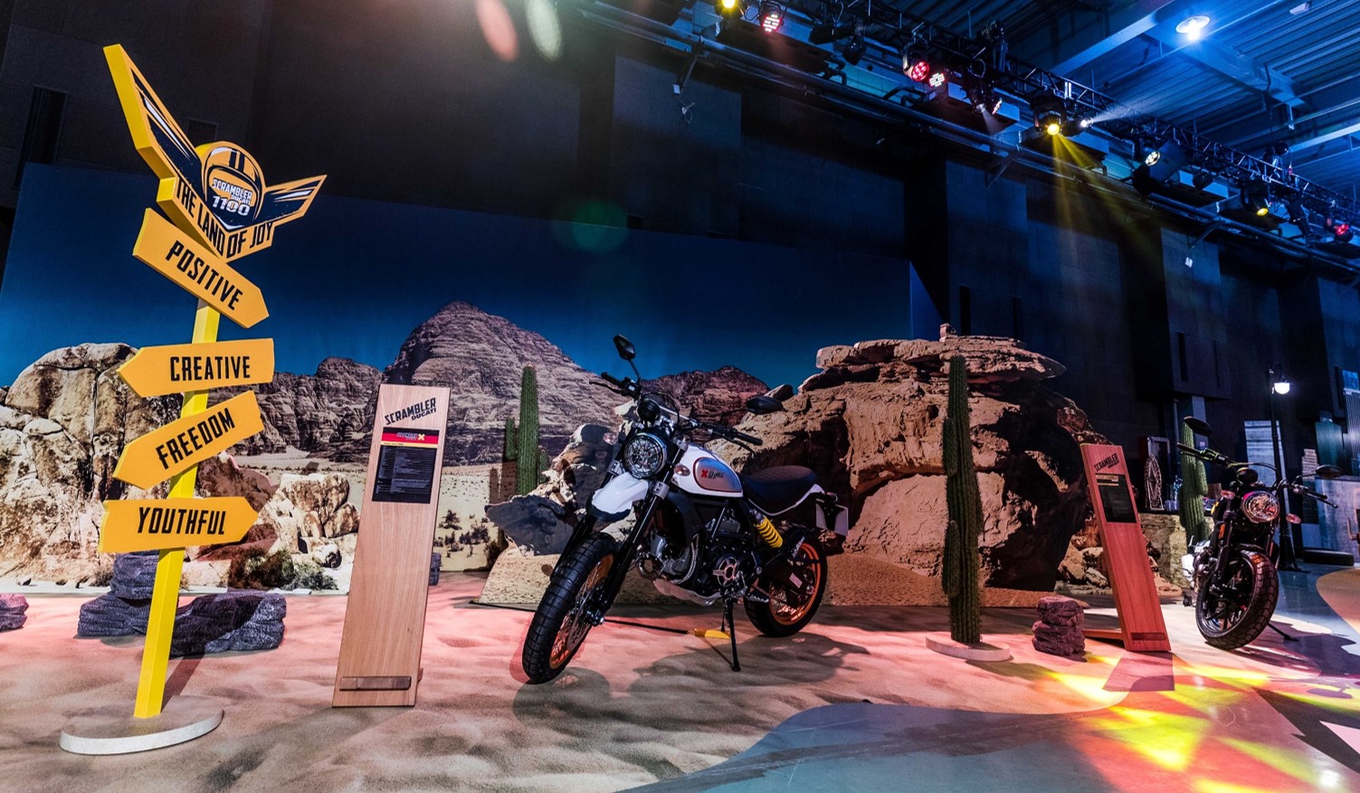 Zur News: VOK DAMS präsentiert die Welt des Ducati Scrambler