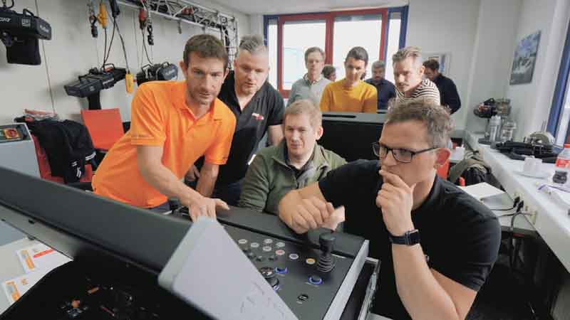 Zur News: Movecat schult internationales Team von PRG
