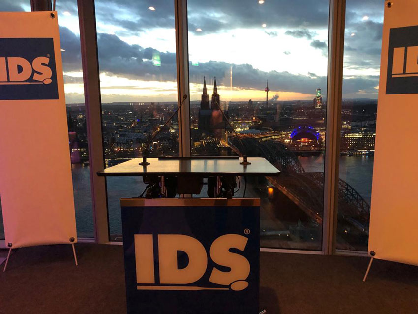 Zur News: Dinner zum Messeauftakt der IDS im KölnSKY