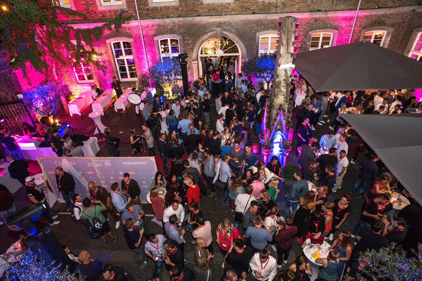 Zur News: Performance Night wird Artefact Night: Warm-up zurdmexco unter neuem Namen