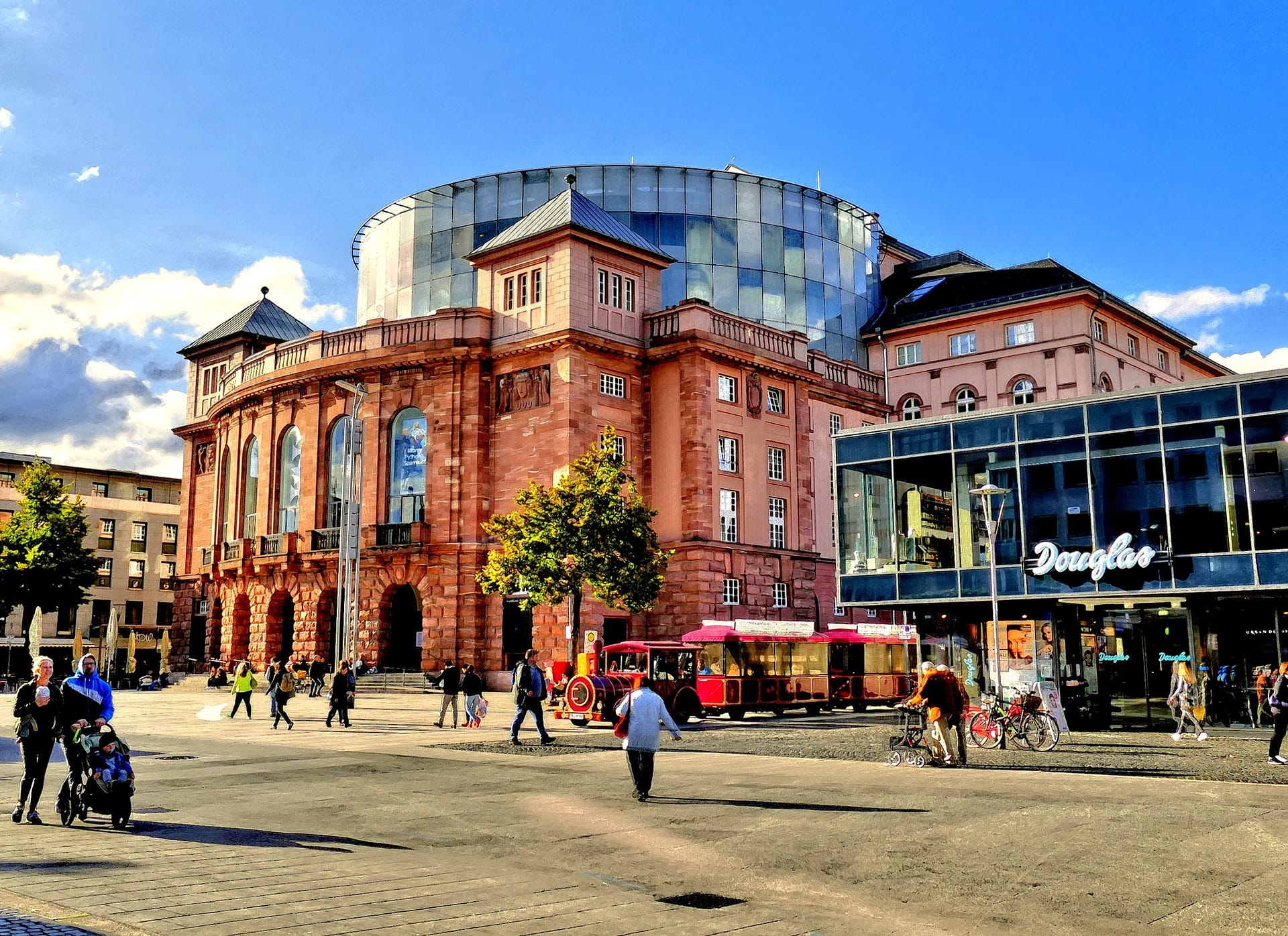 Zur News: Staatstheater Mainz setzt auf Shure TwinPlex™ Lavaliermikrofone