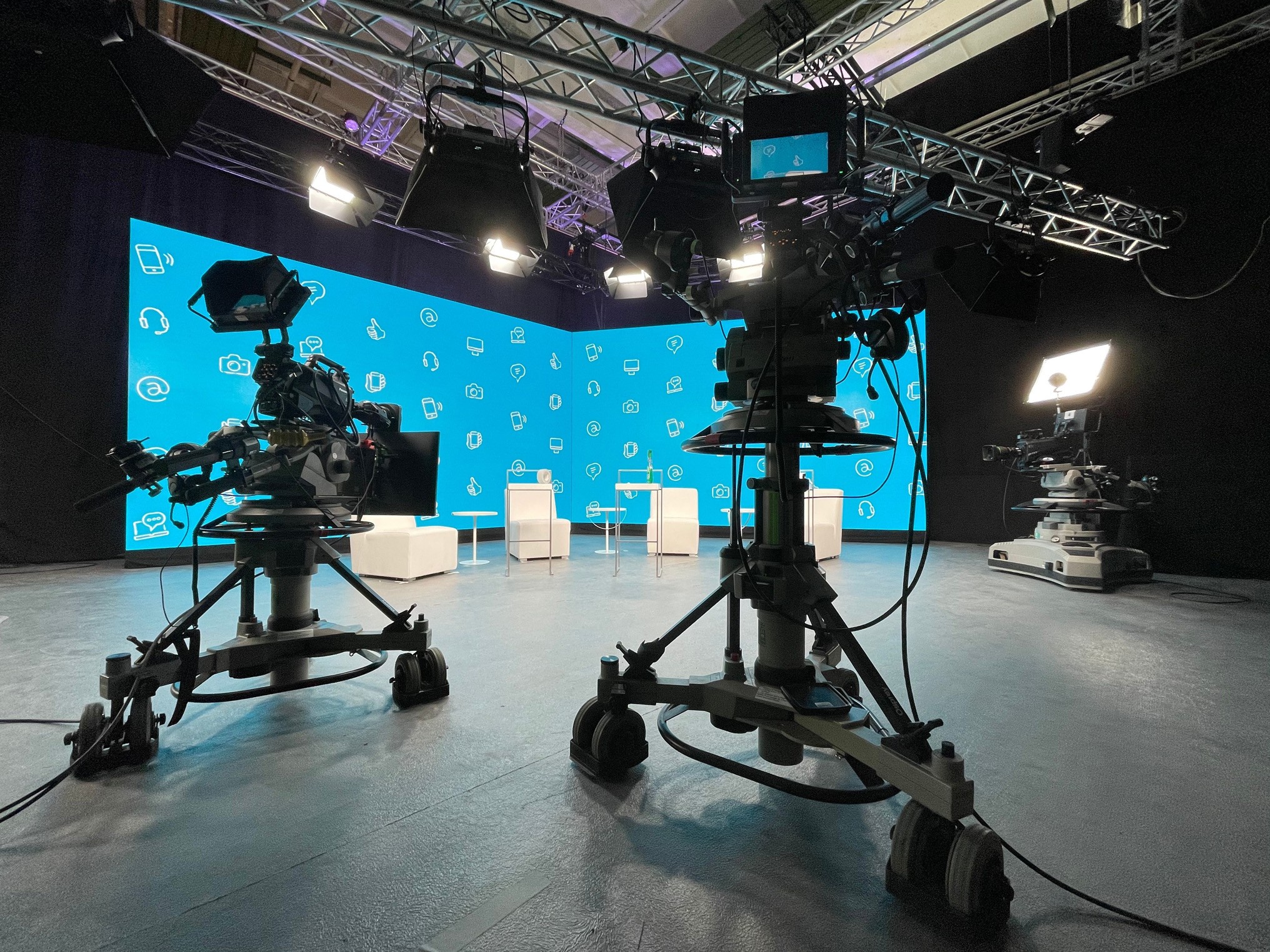 Zur News: AUDIO+FRAMES entscheidet sich für ELATION KL Panel 
