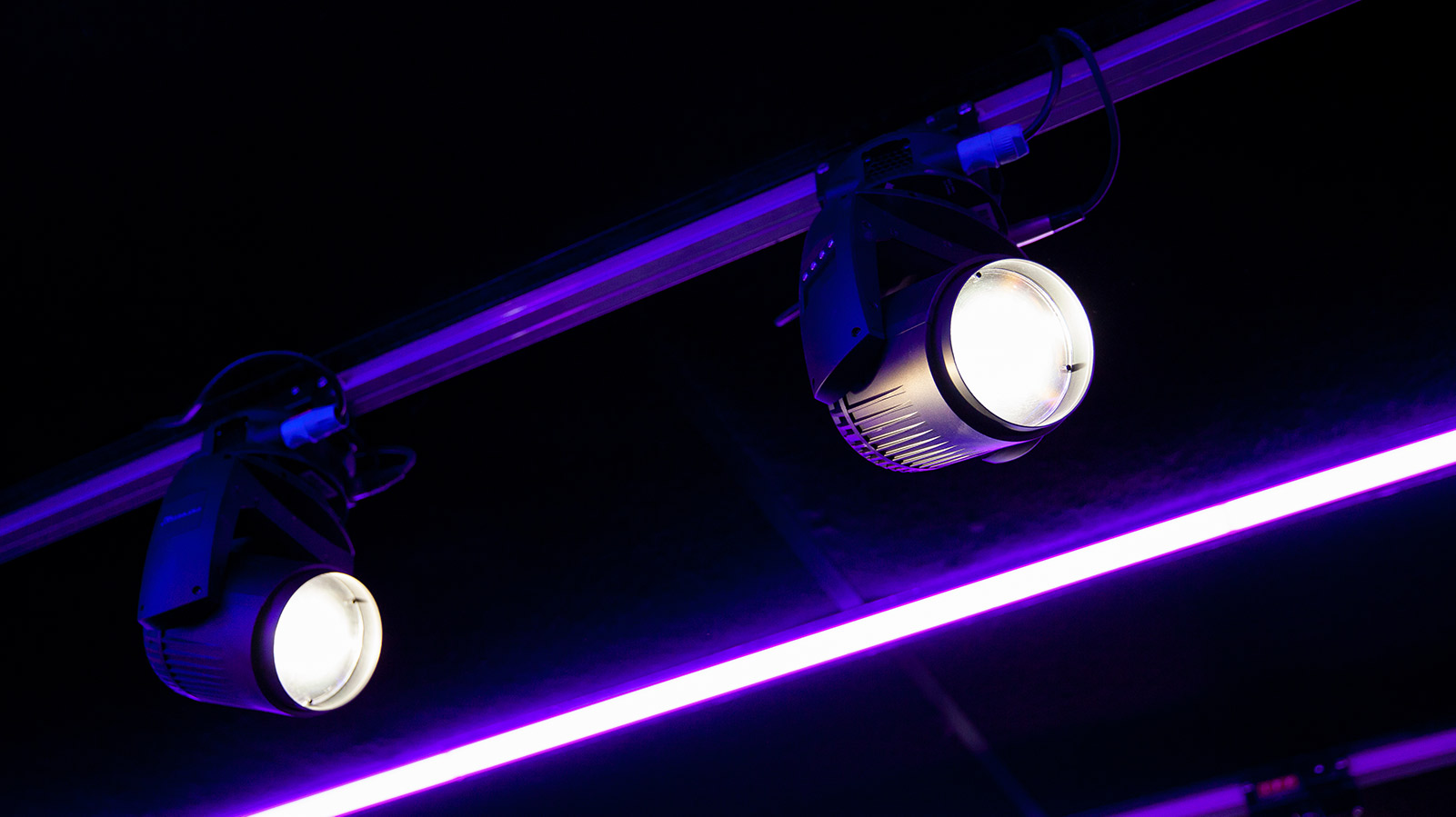 Zur News: RadioNorba stattet neues Studio mit KNV Dot und impression FR1 aus