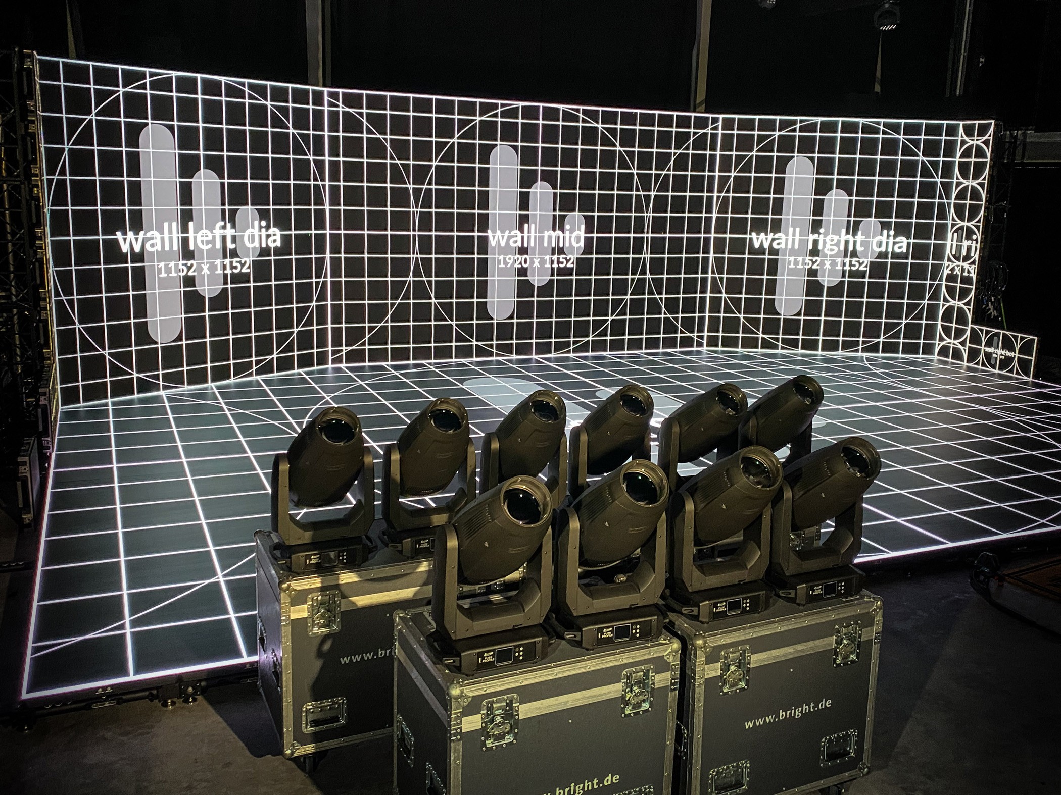 Zur News: bright! Virtual Production Studio investiert in ELATION Fuze Profile und KL Panel