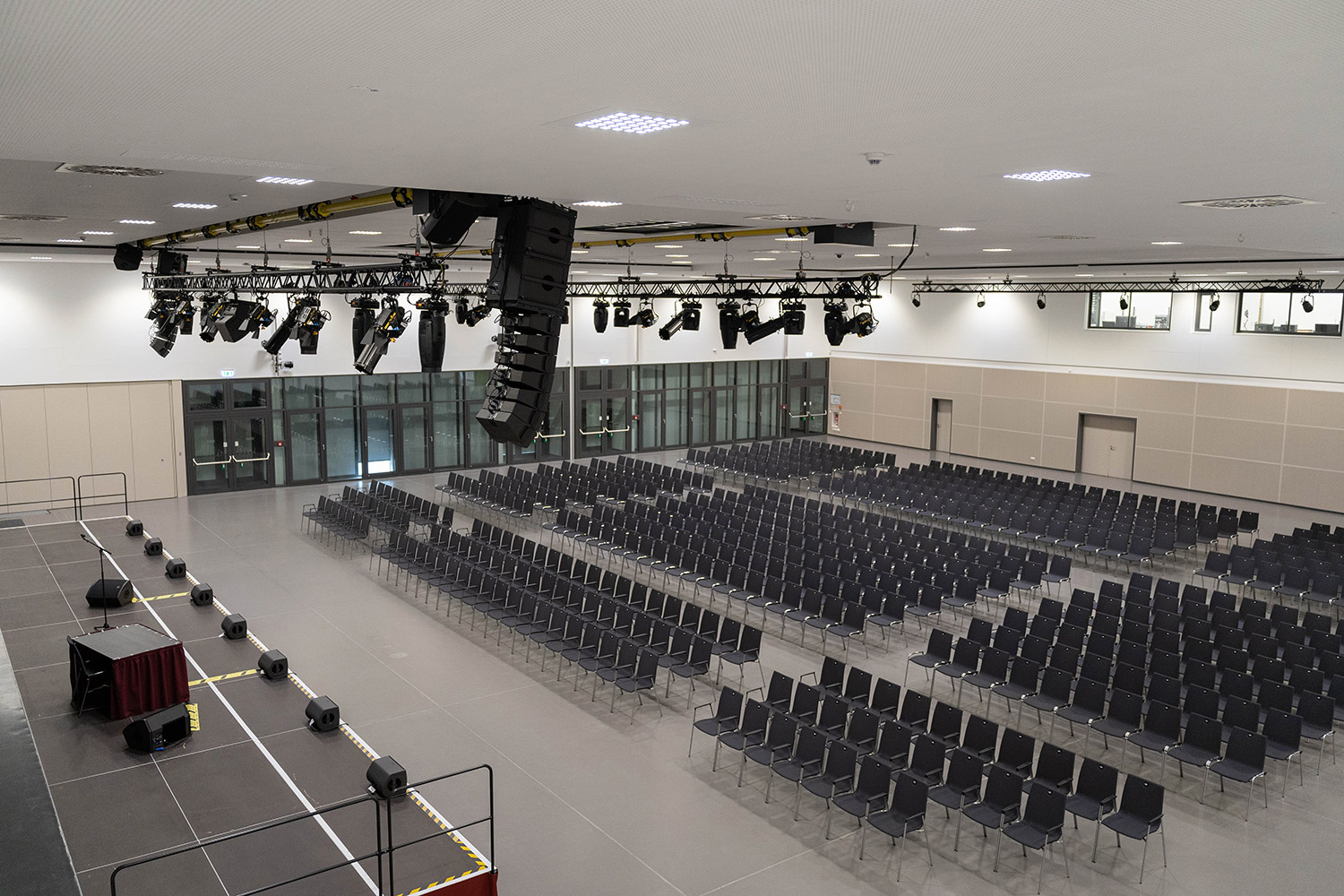 Zur News: Stadthalle Falkensee erhält Technik-Upgrade mit DeSisti LED-Fresnels