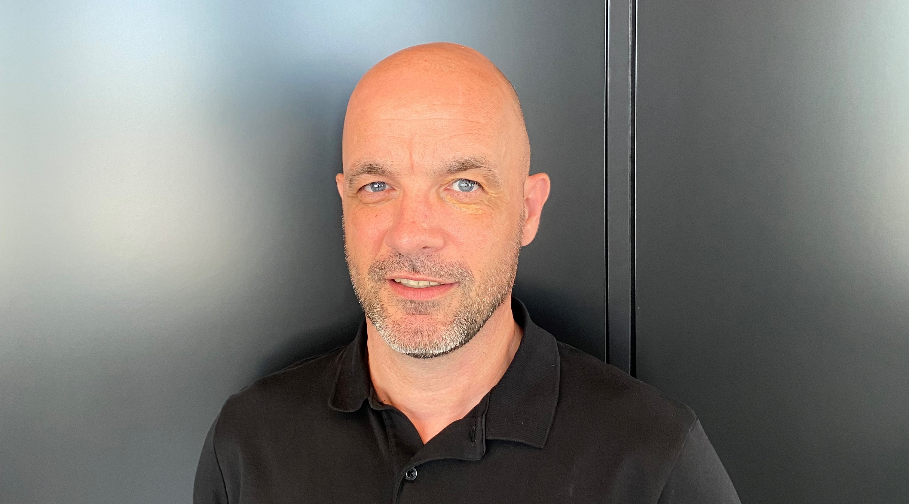 Zur News: Ist Schwarz das neue Weiß? Messebauer E3 setzt Trends mit neuem Design-Chef Europe Pim Jeurissen