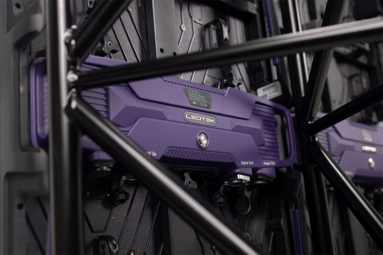 Zur News: LEDTEK erweitert PRO-Serie um die P2+BL PRO