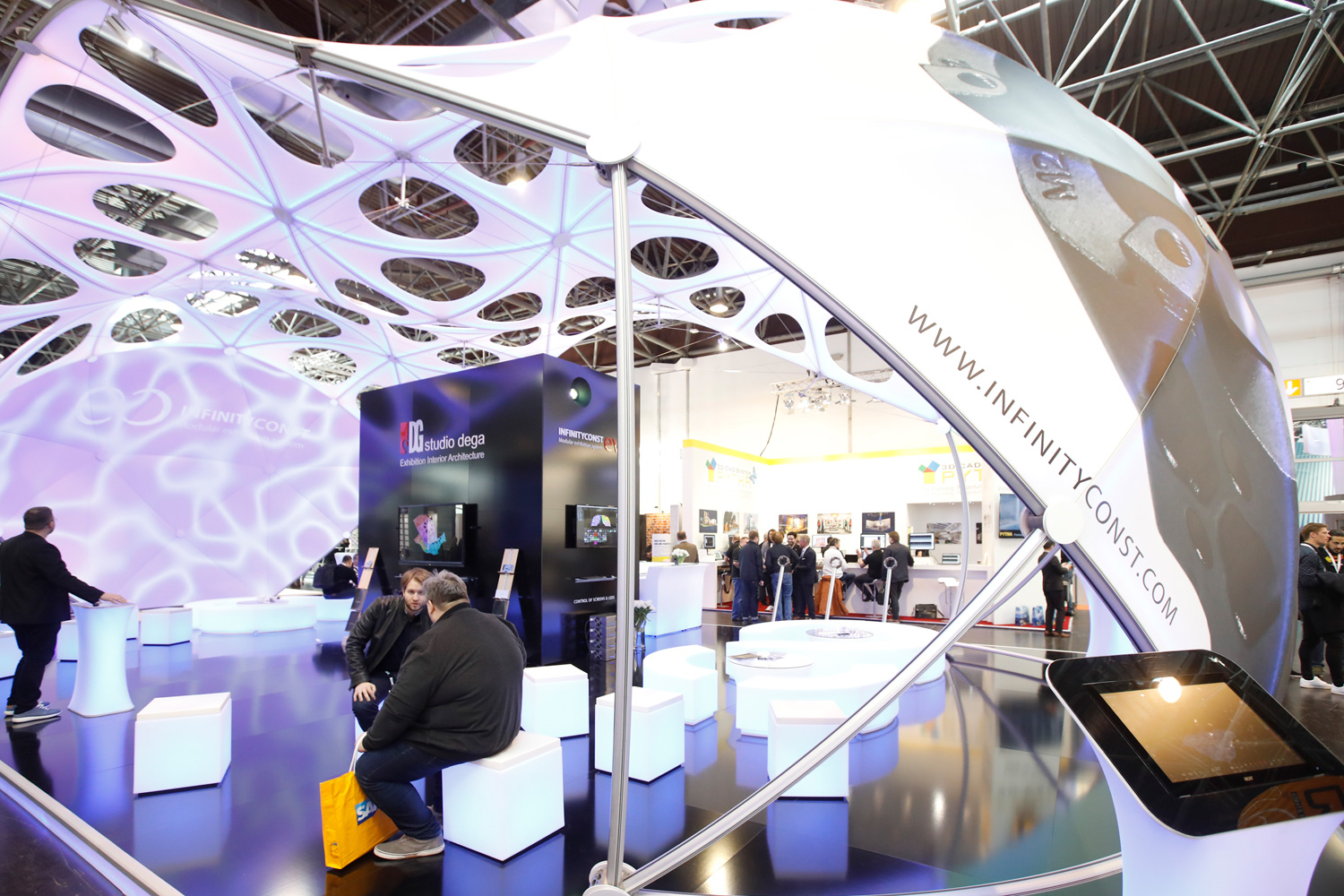 Zur News: Dimension Expo + Event Marketing auf der EuroShop 2023: Messebau, Design, Event- und Livemarketing