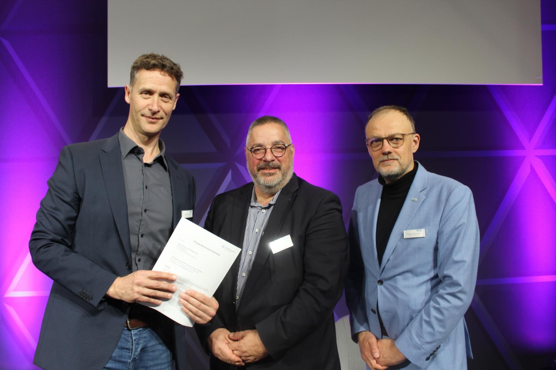 Zur News: VPLT und TÜV Rheinland unterschreiben Kooperationsvertrag für Branchenzertifizierung