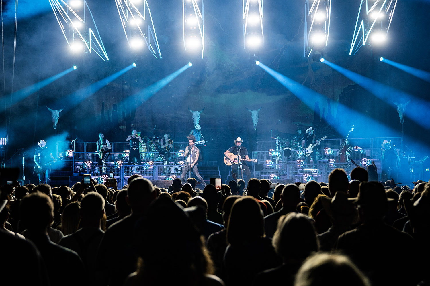 Zur News: The BossHoss mit Claypaky auf „Electric Horsemen“ Tour
