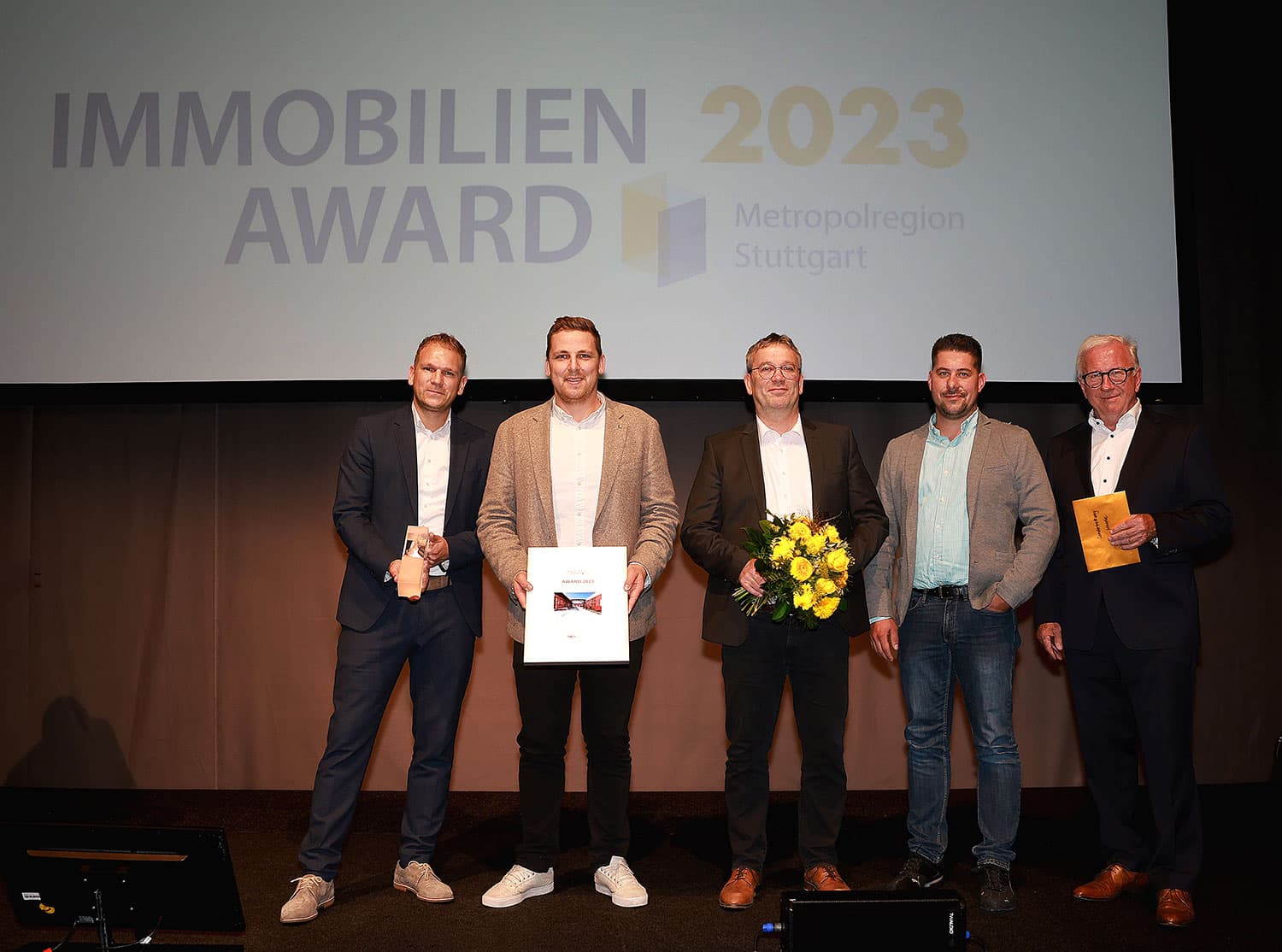 Zur News: MOTORWORLD Village Metzingen erhält ImmobilienAward Metropolregion Stuttgart 2023