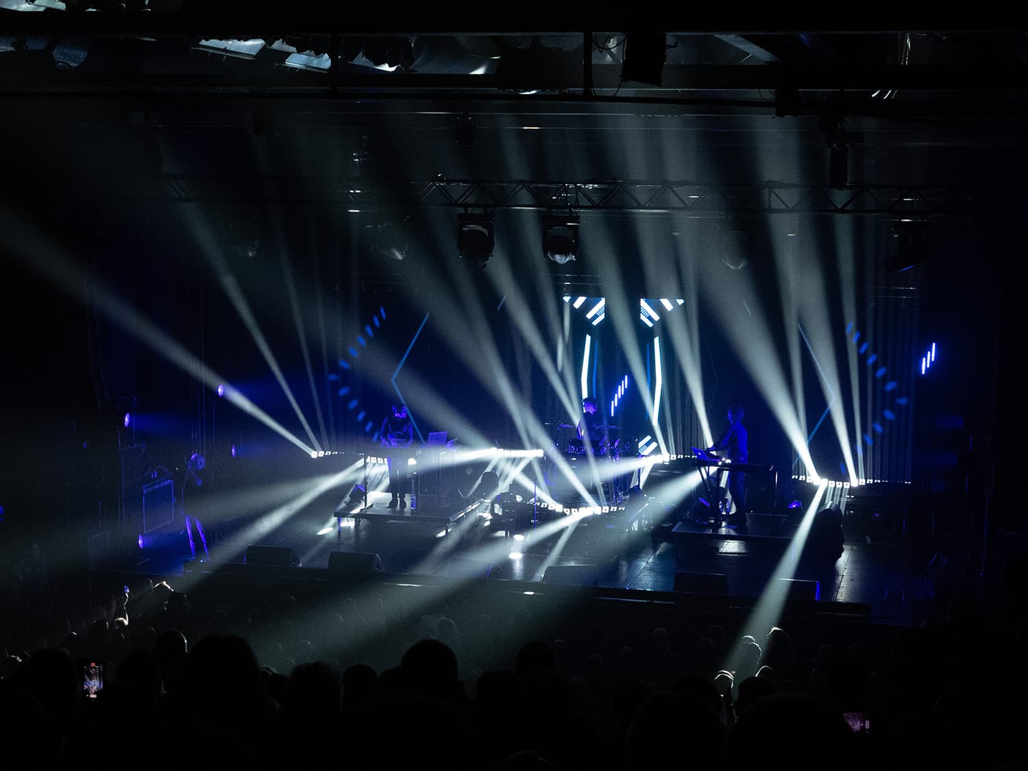 Zur News: Martin Heining „malt“ Licht für VNV Nation mit Claypaky Volero Wave