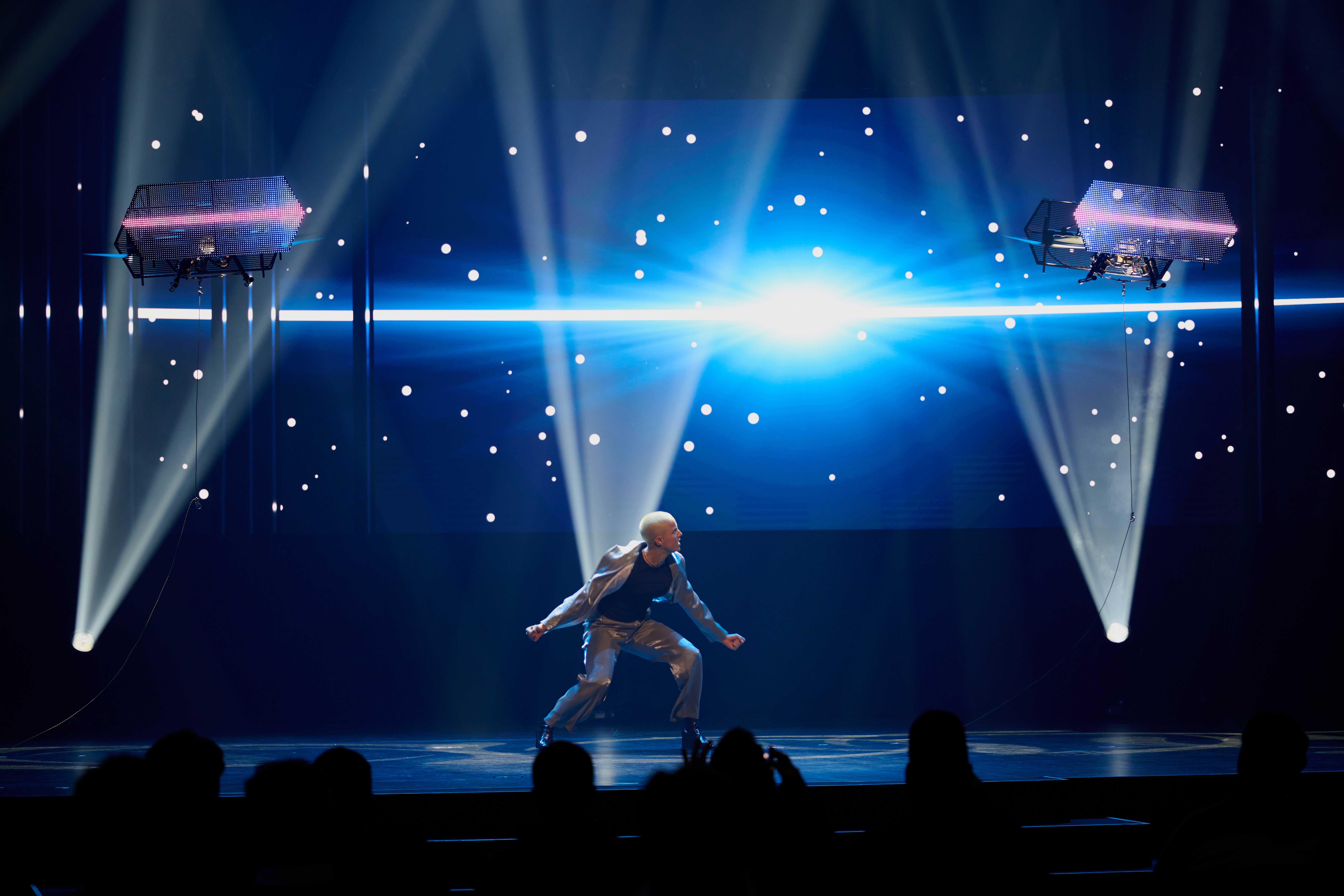 Zur News: #HM24 Eröffnungszeremonie – insglück begeistert mit innovativer Indoor-Drohnenshow