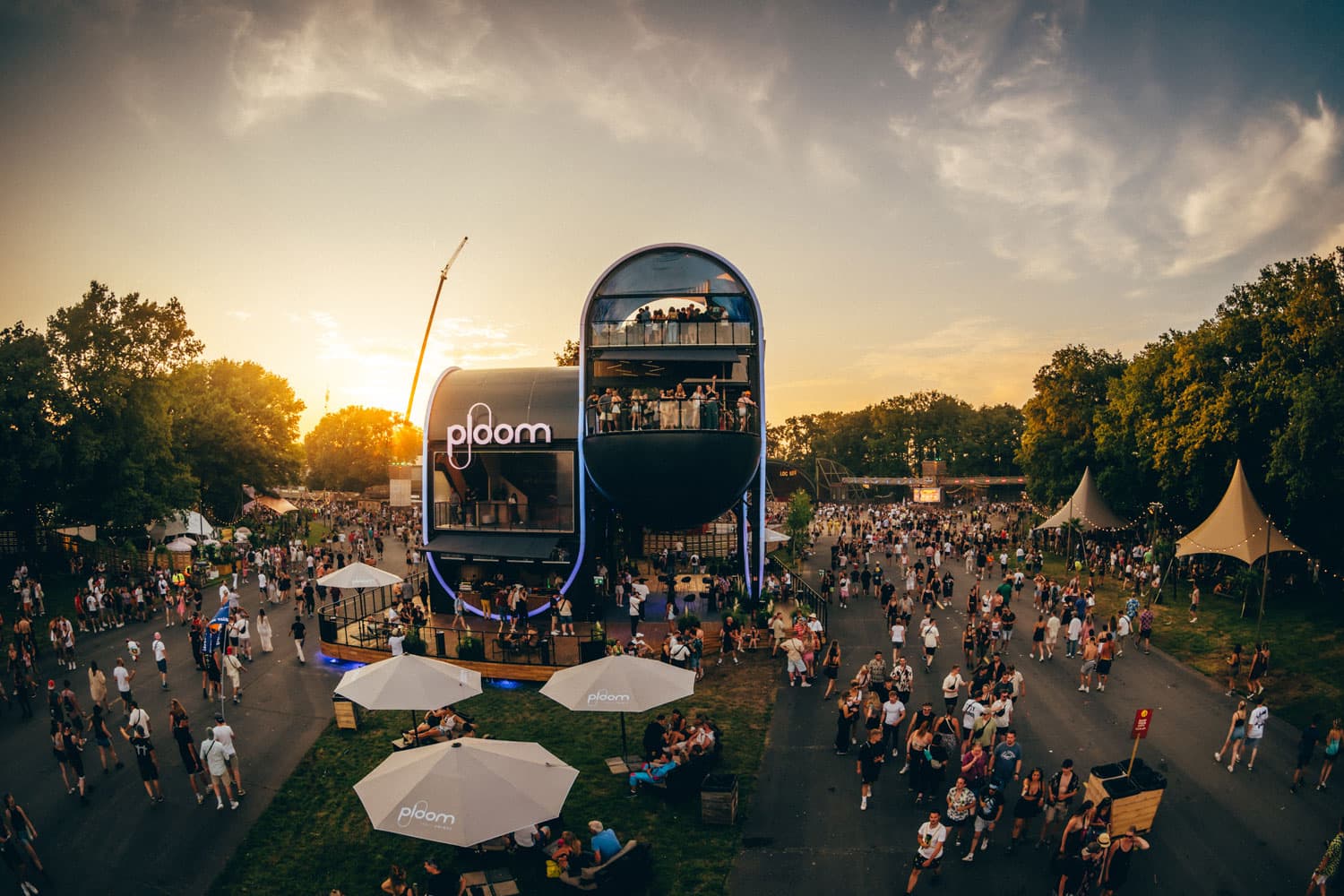 Zur News: Rothkopf & Huberty revolutioniert Festival-Erlebnisse mit dem einzigartigen Ploom Planet auf dem Parookaville Festival 2024