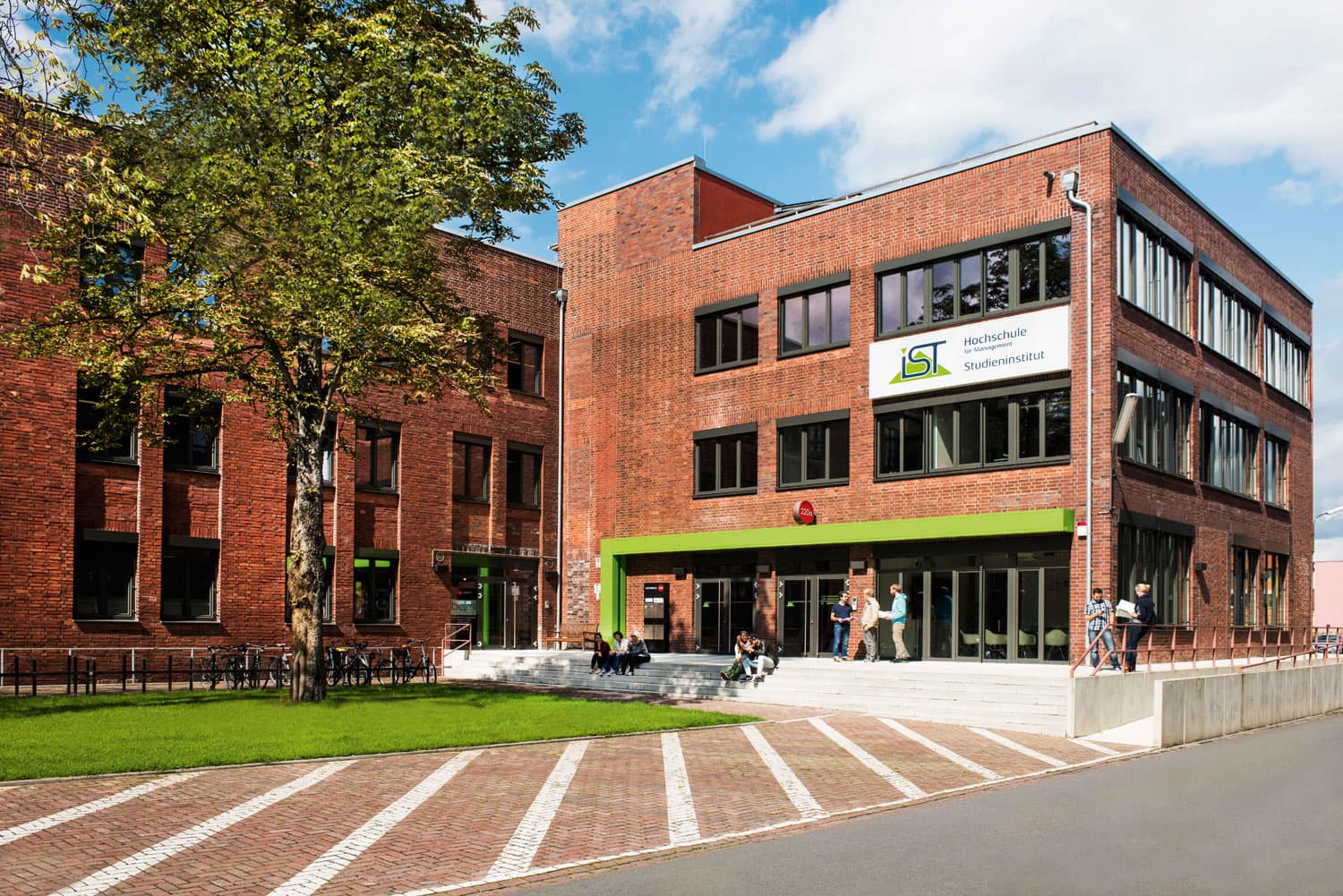 Zur News: IST-Hochschule für Management lädt ein zum „Tag der offenen Tür“