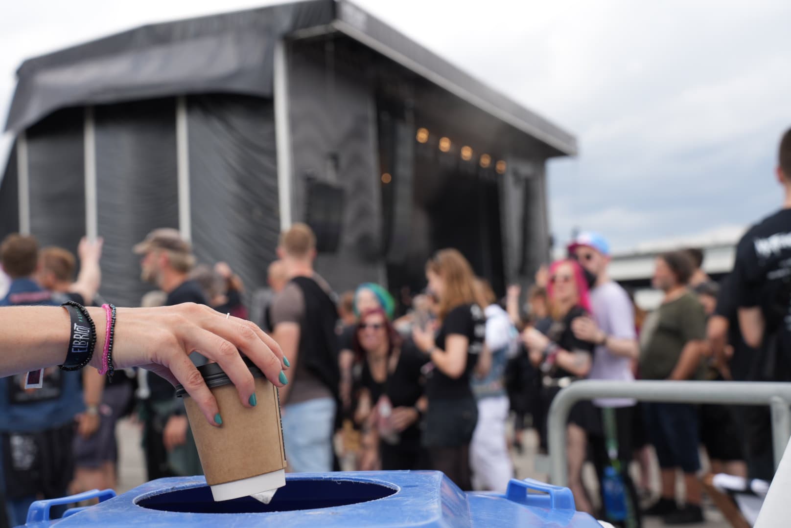 Zur News: Studie zeigt: Nachhaltigkeit ist Festivalgästen egal – Zeit für neue Ansätze