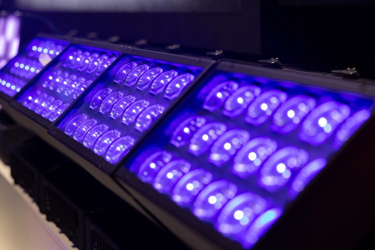 Zur News: Washlight oder gigantische LED-Bar? Der Creos von GLP ist viel mehr als nur ein LED-Wash