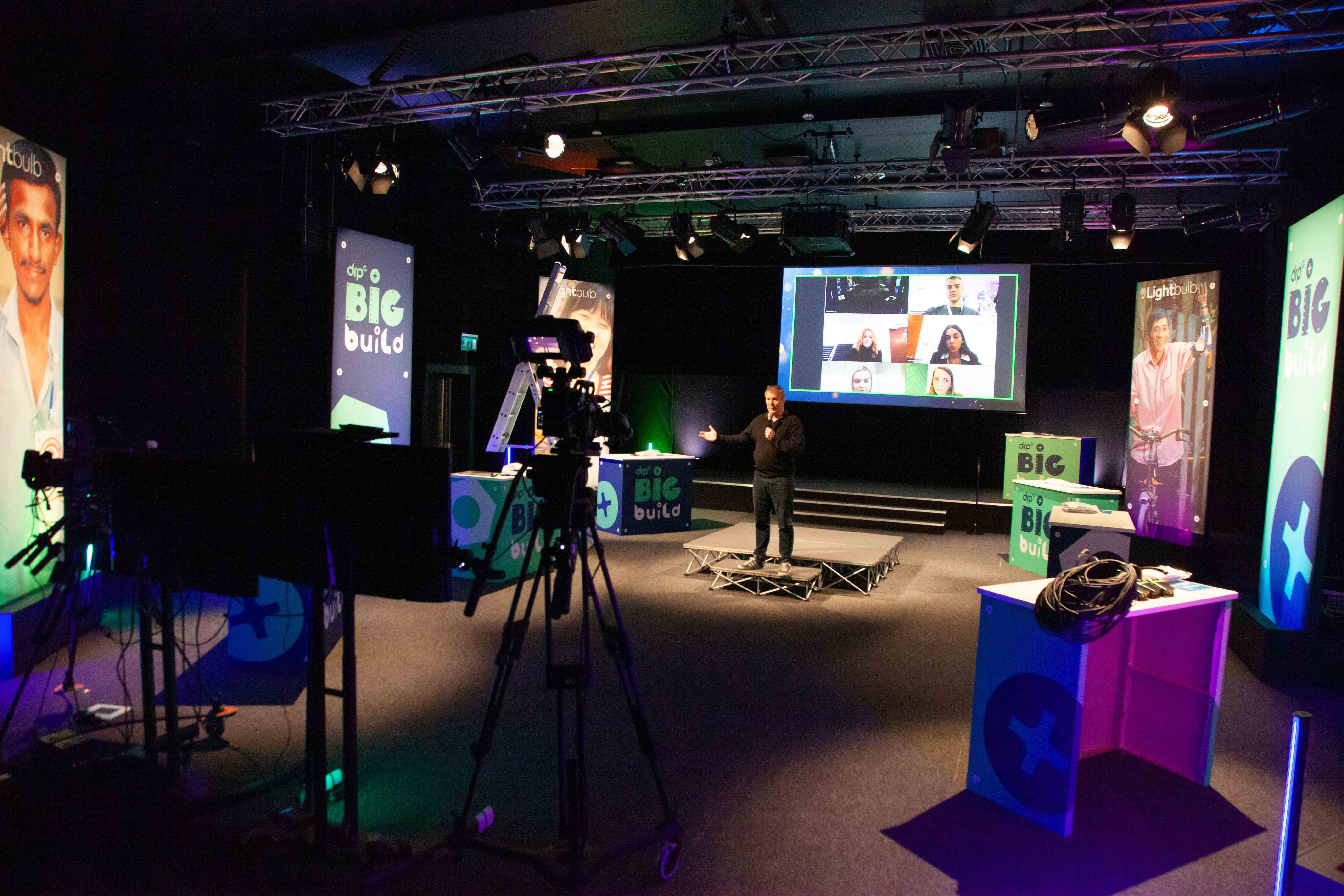 Zur News: DRPGroup Mitarbeiter und Partner bei der „Big Build“-Challenge