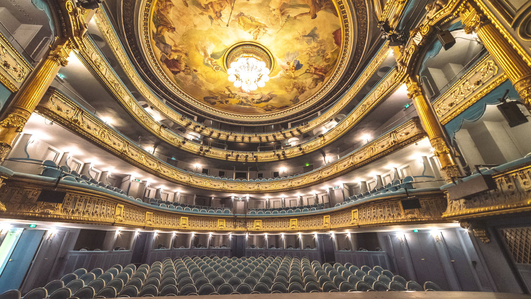 Zur News: Halogen-Feeling mit LED-ArcLamps im Graslin-Theater