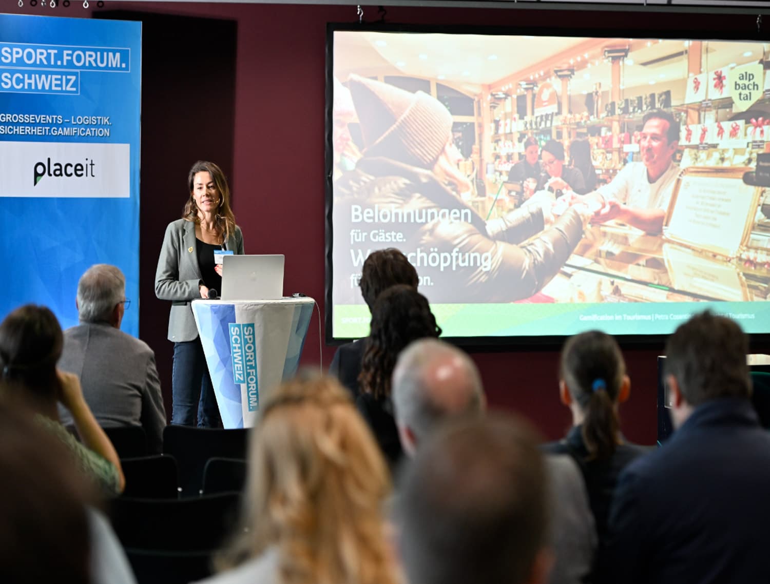 Zur News: Jahresendspurt: placeit beim Schweizer Sportbusiness-Gipfel und erstmals Partner bei SMM 2025
