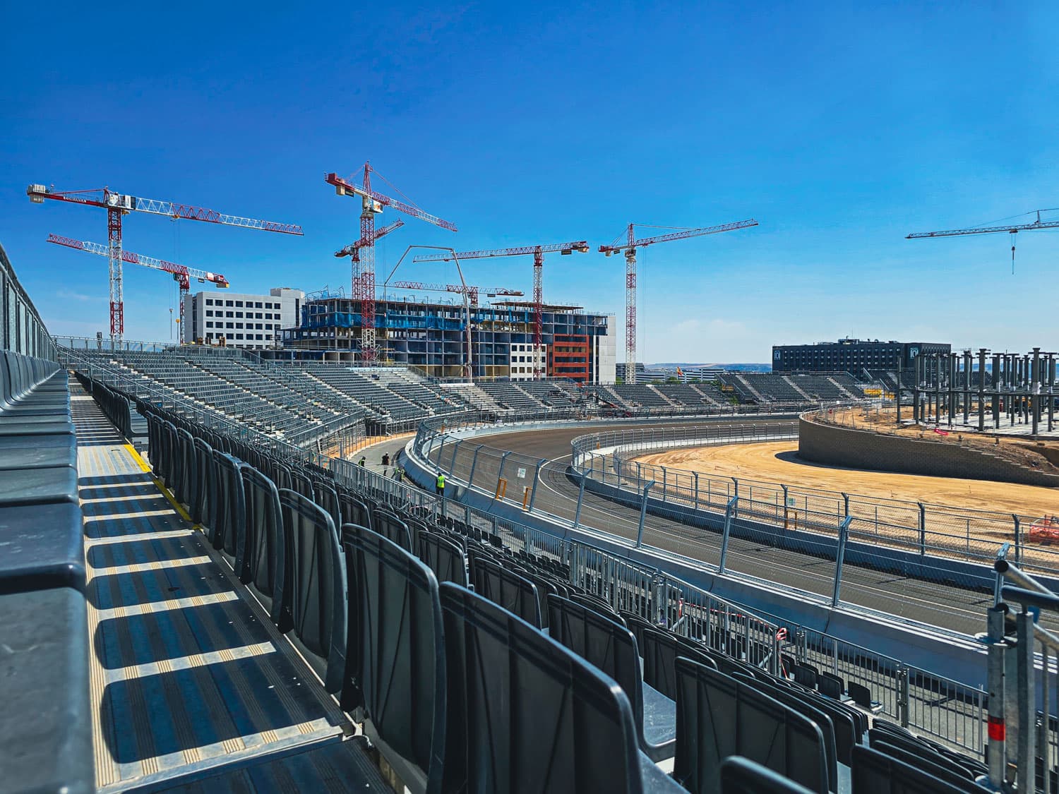 Zur News: NÜSSLI baut Tribünen, Hospitality-Bereiche und Brücken für die neue Formel-1-Rennstrecke in Madrid