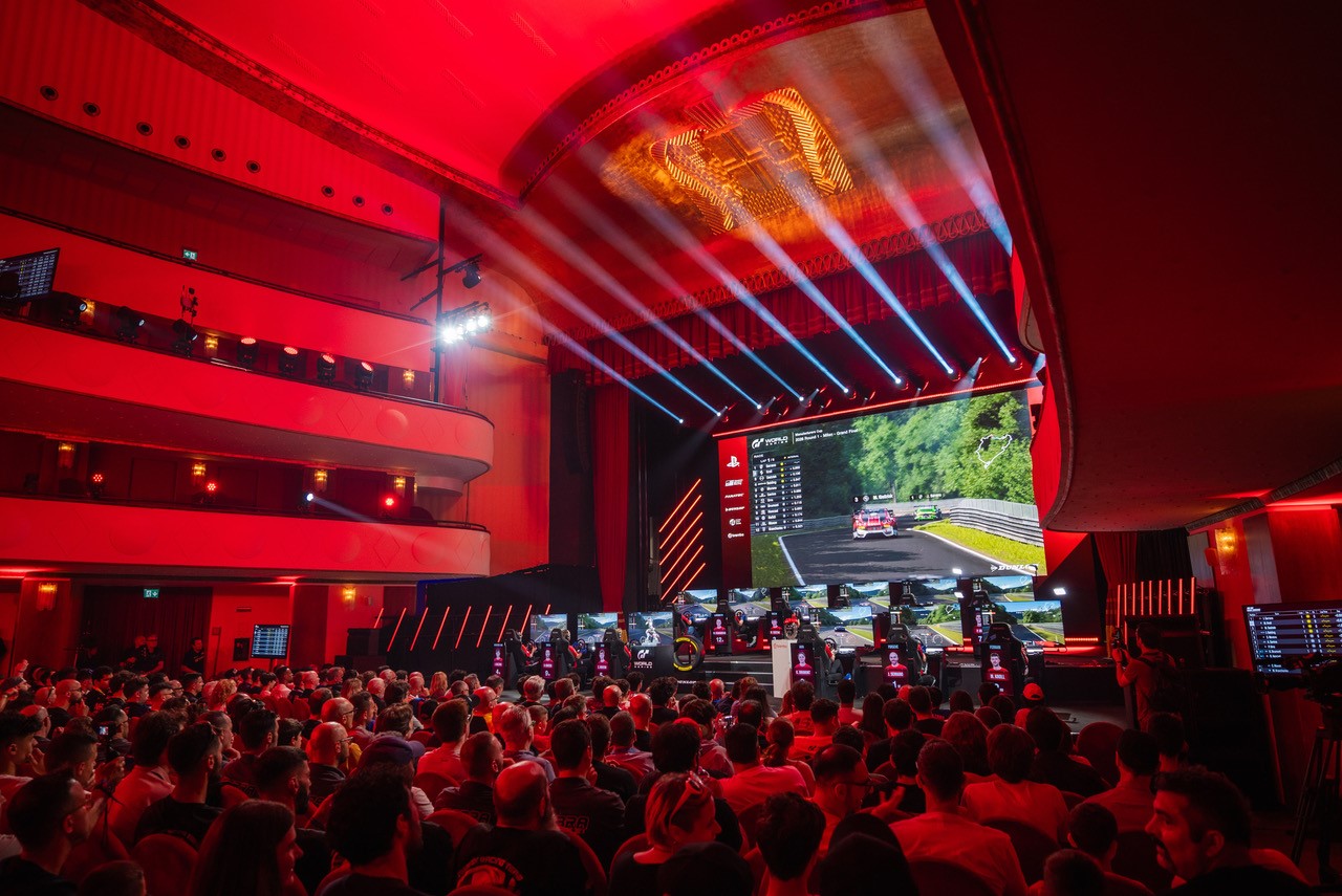 Zur News: ELATION Paragon sorgen für präzises Keylight bei der Gran Turismo World Series in Mailand