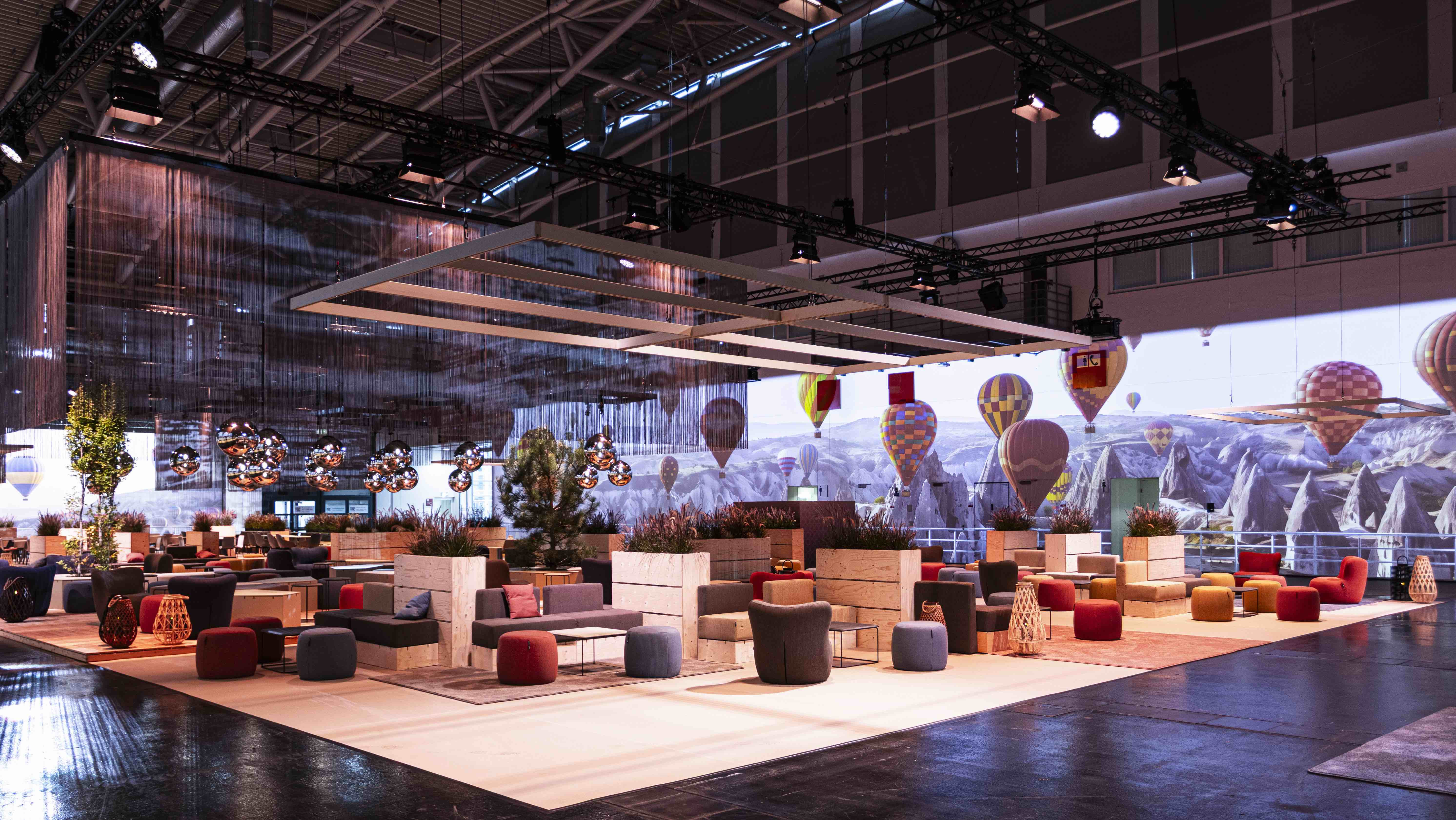 Zur News: meplan gestaltet Gastronomieflächen der Expo Real 2026 zusammen mit Rolf Benz