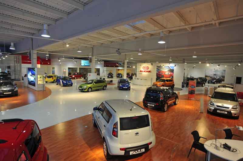 Zur News: Outstanding Solutions realisierte Showroom für Kia