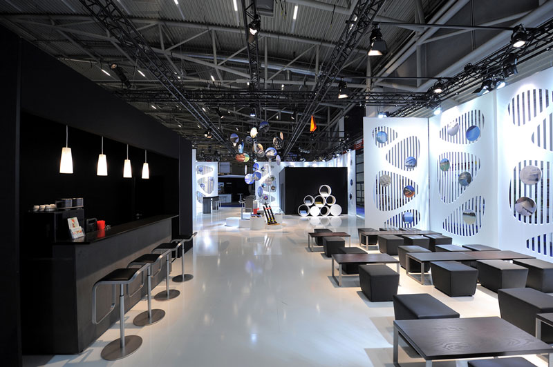 Zur News: dlp-motive beleuchtet Messestand von Sika