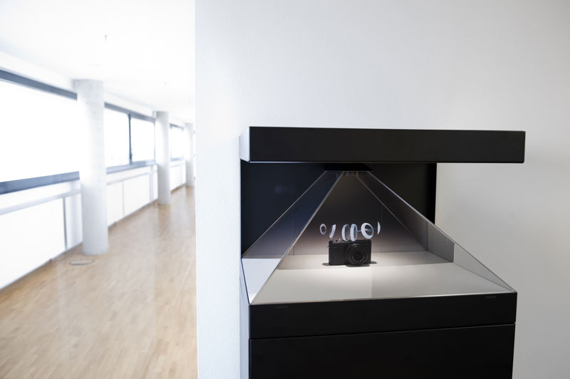 Zur News: Outstanding Solutions stellt Holo-Display vor
