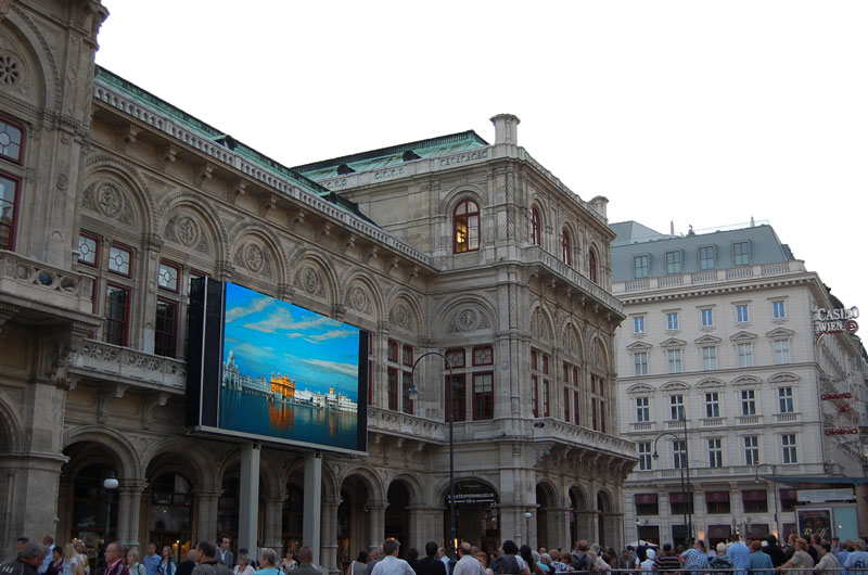 Zur News: Oper live am Platz